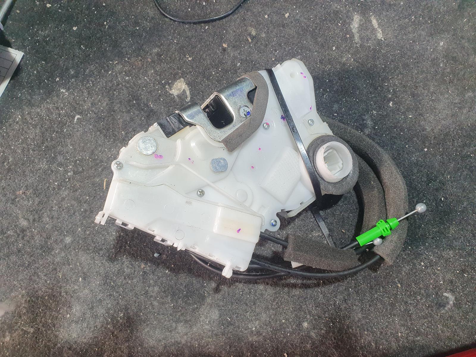 View Auto part Door/Boot/Gate Lock Toyota Yaris 2008