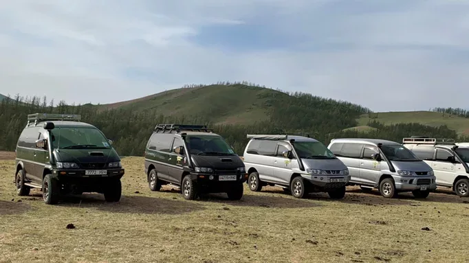 4x4 cars on Mongolia tours