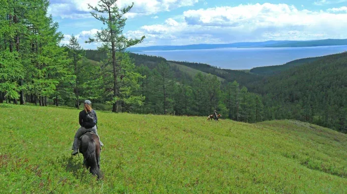 Horseback riding in Mongolia - Adventure travel in Mongolia