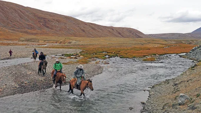 horseback-ride-in-Mongolia