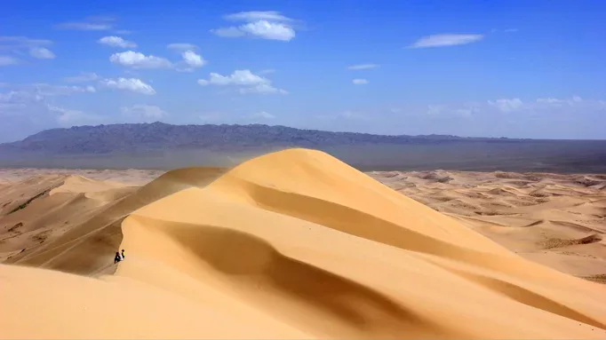 Sand-dunes-in-the-Gobi-desert, Southern Mongolia