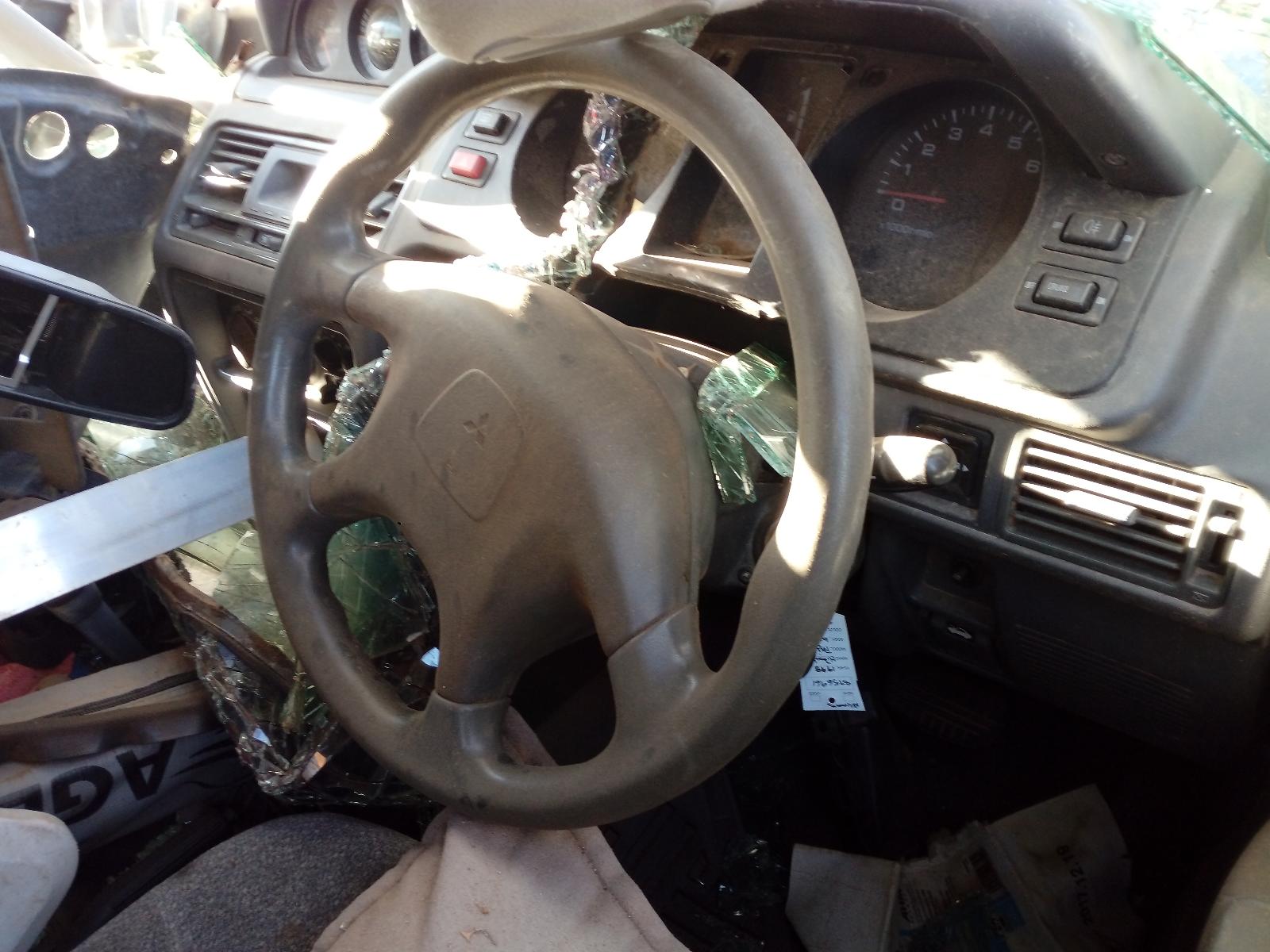 1998 Mitsubishi Pajero Wheel Cover/Hub Cap View Auto part Wheel Cover/Hub Cap Mitsubishi Pajero 1998