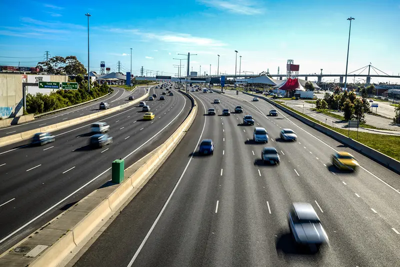 melbourne highway showing cars commuting