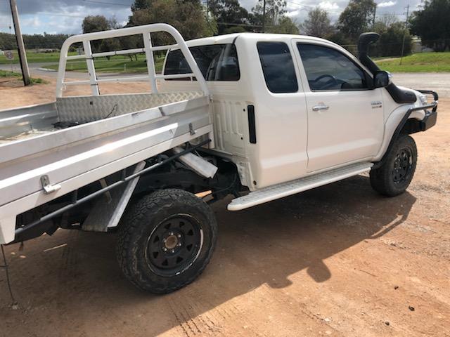 View Auto part Front Seat Toyota Hilux 2015