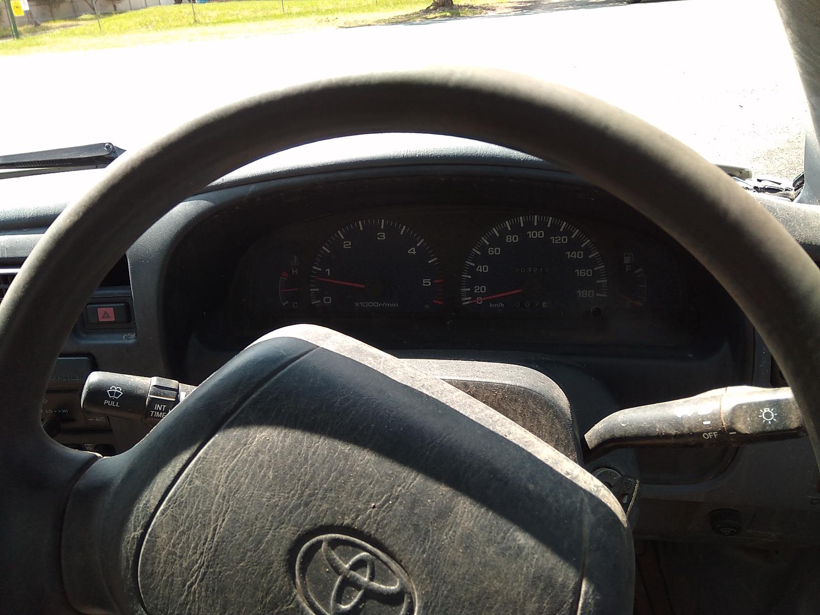 View Auto part Fuel Tank Toyota Hilux 2001