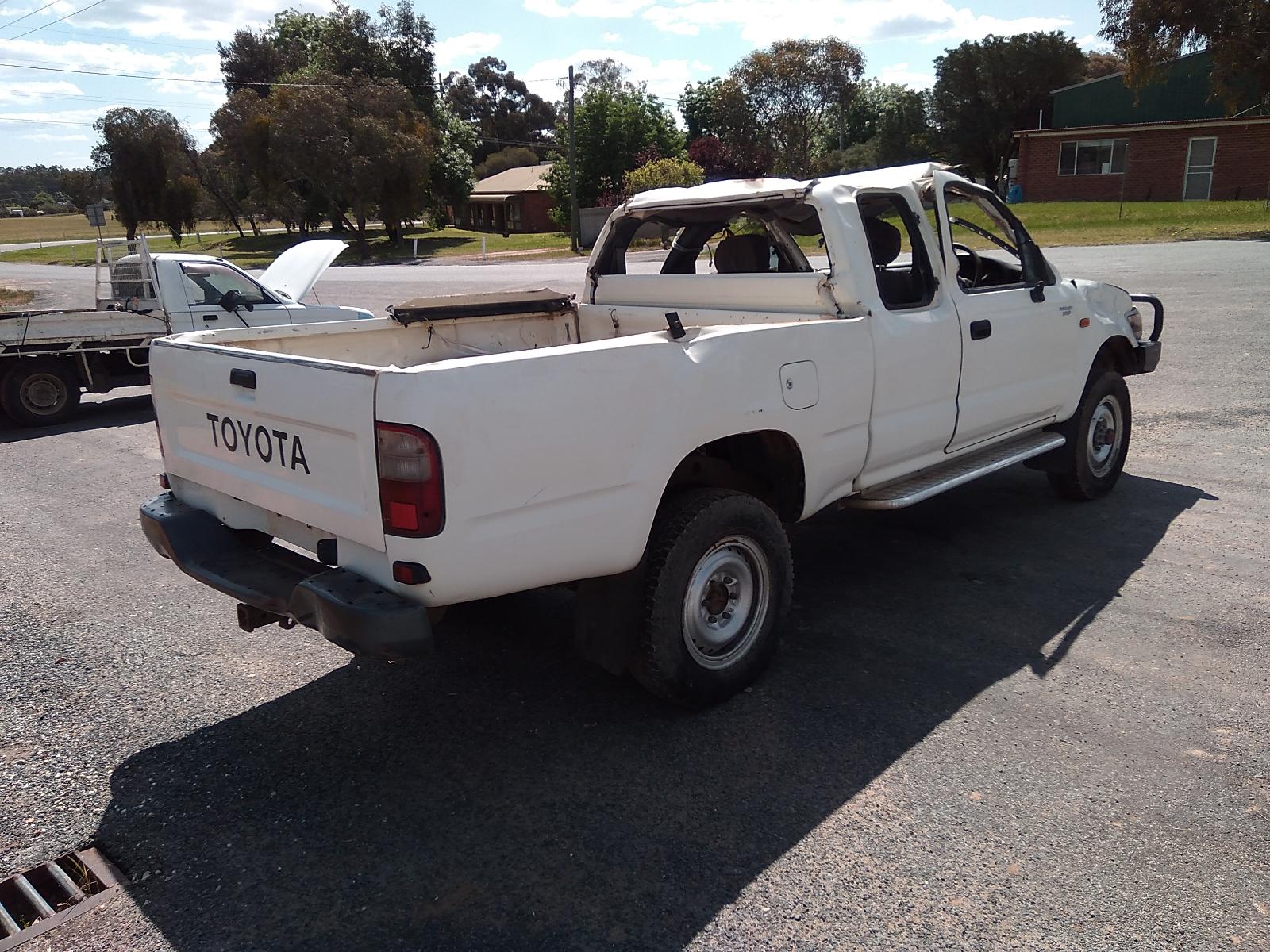 View Auto part Fuel Tank Toyota Hilux 2001