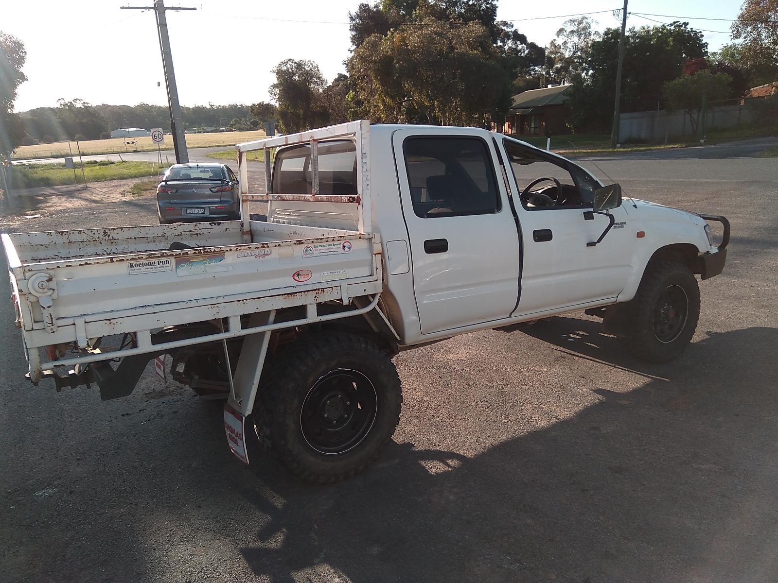 2002 Toyota Hilux Fuel Tank View Auto part Fuel Tank Toyota Hilux 2002