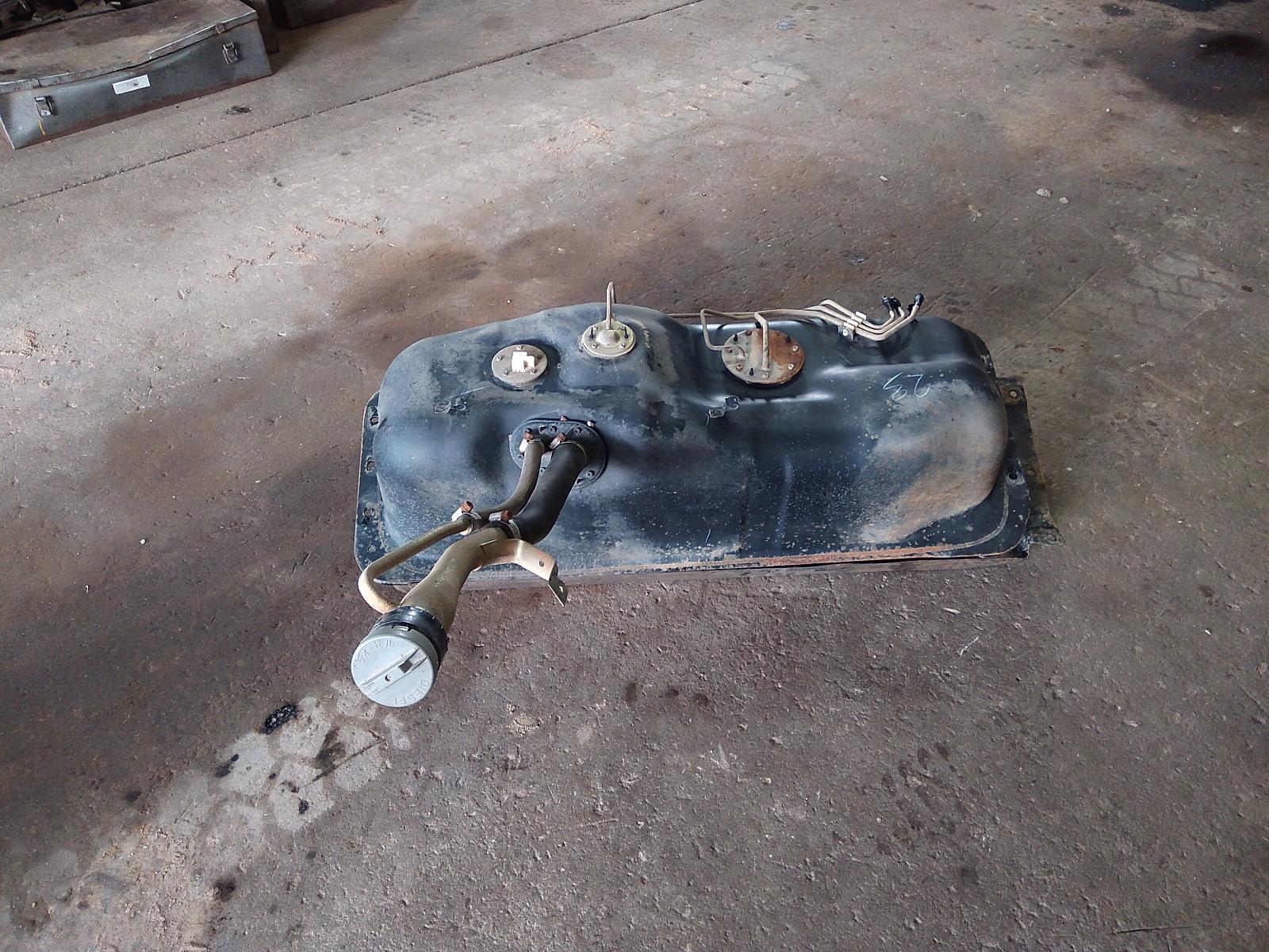 View Auto part Fuel Tank Toyota Hilux 2001