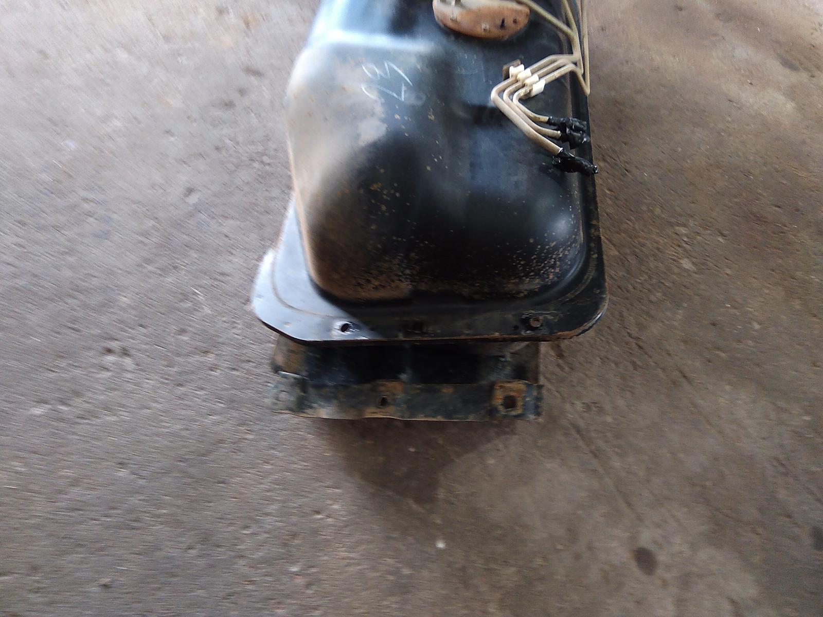 View Auto part Fuel Tank Toyota Hilux 2001