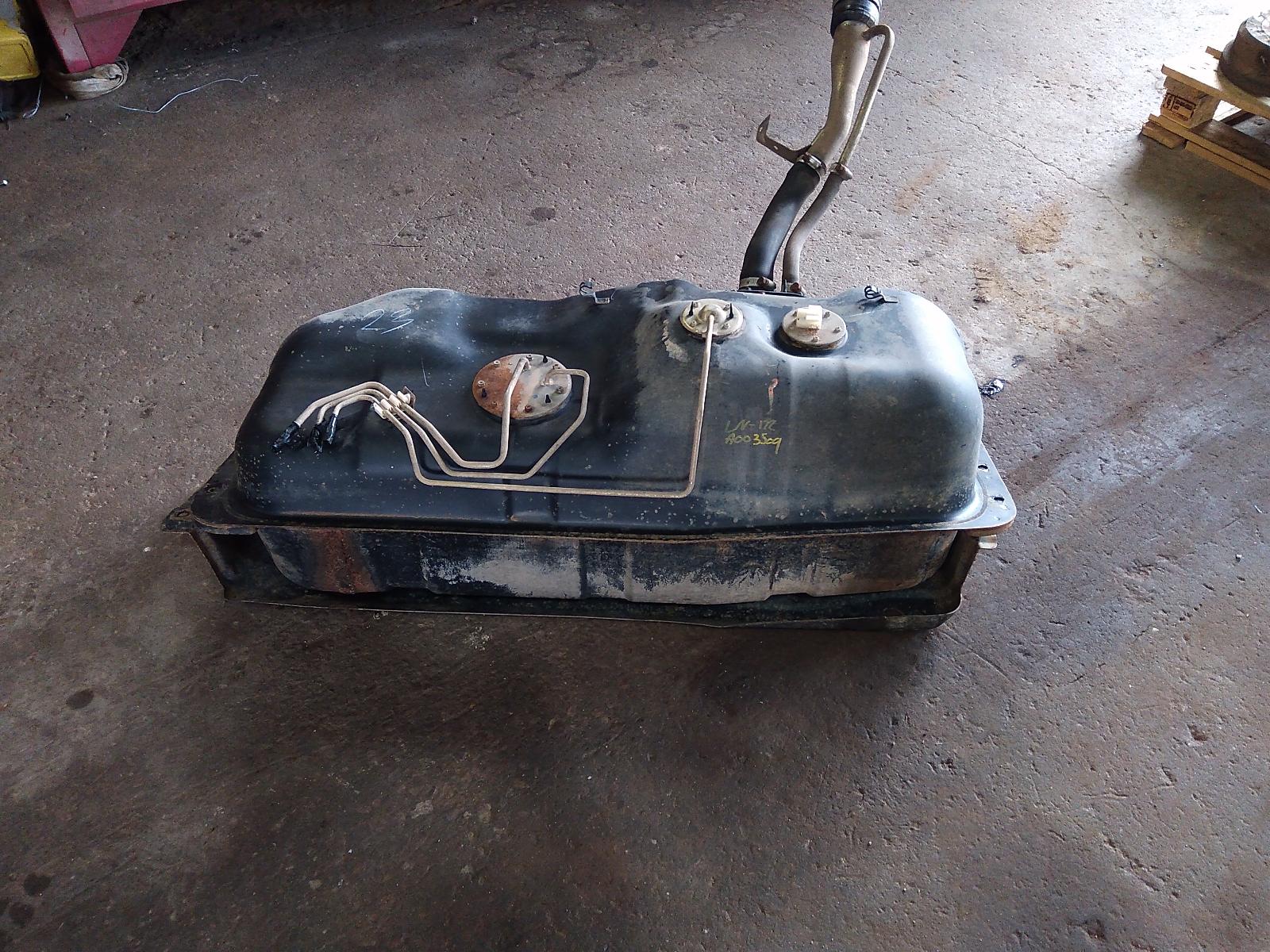 View Auto part Fuel Tank Toyota Hilux 2001