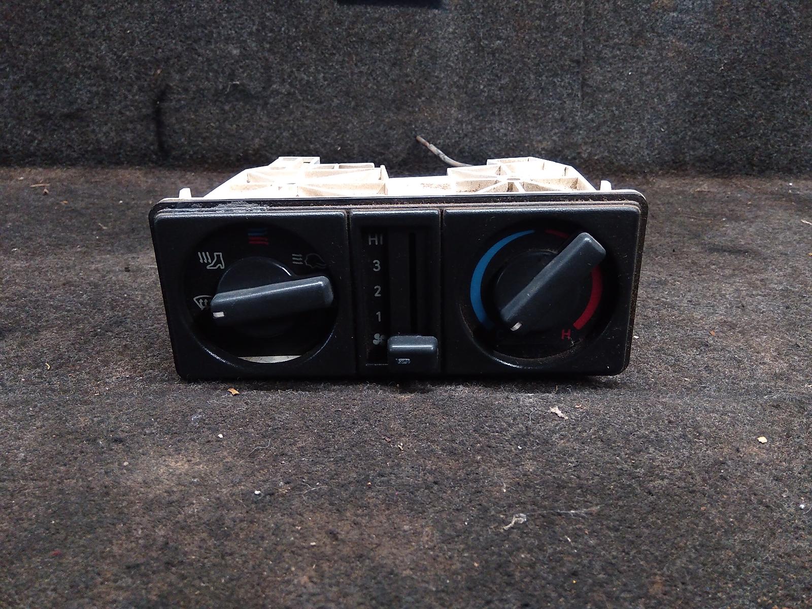 View Auto part Heater/Ac Controls Holden Commodore 2000