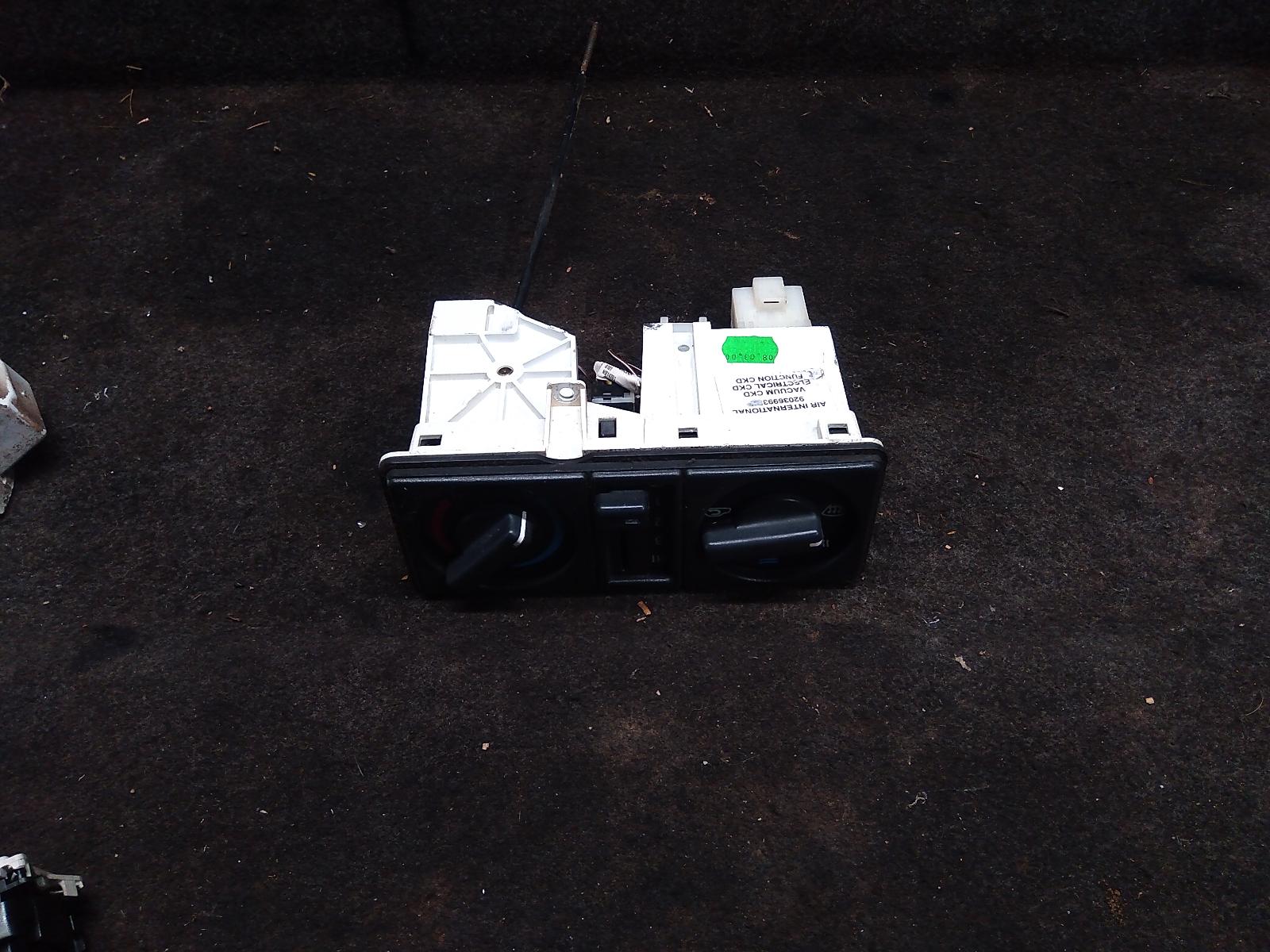 View Auto part Heater/Ac Controls Holden Commodore 2000