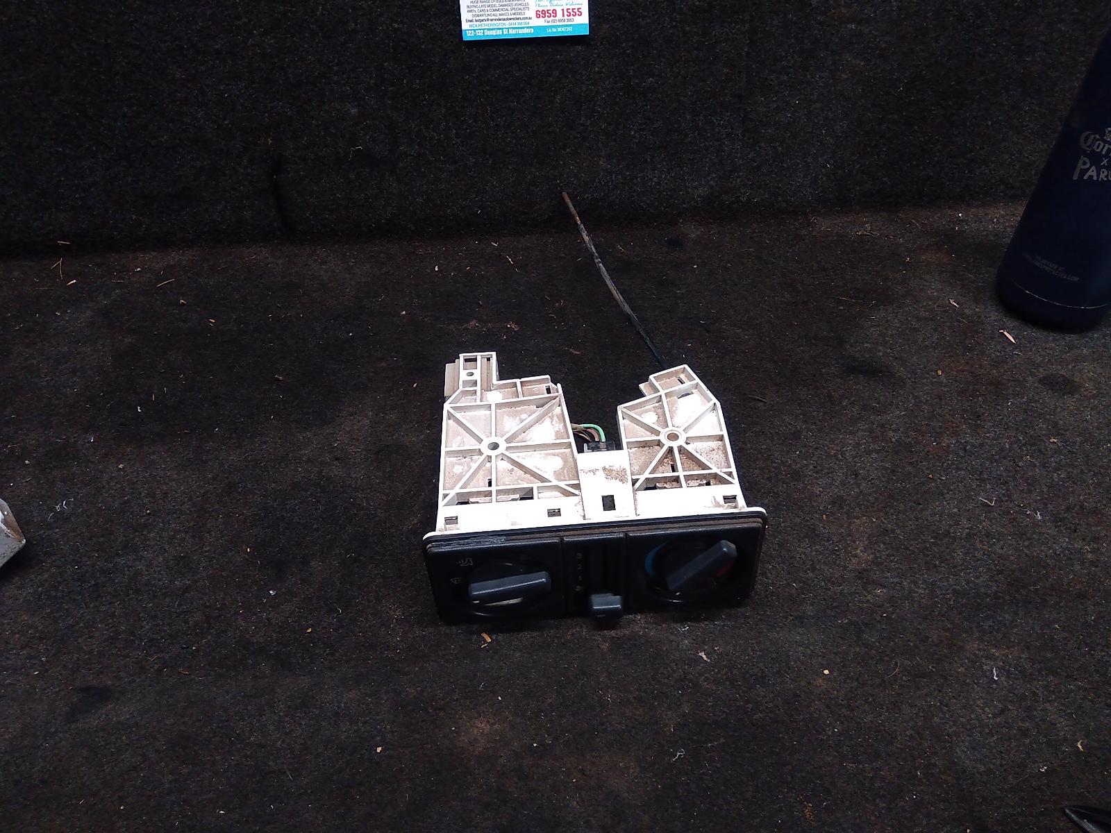View Auto part Heater/Ac Controls Holden Commodore 2000