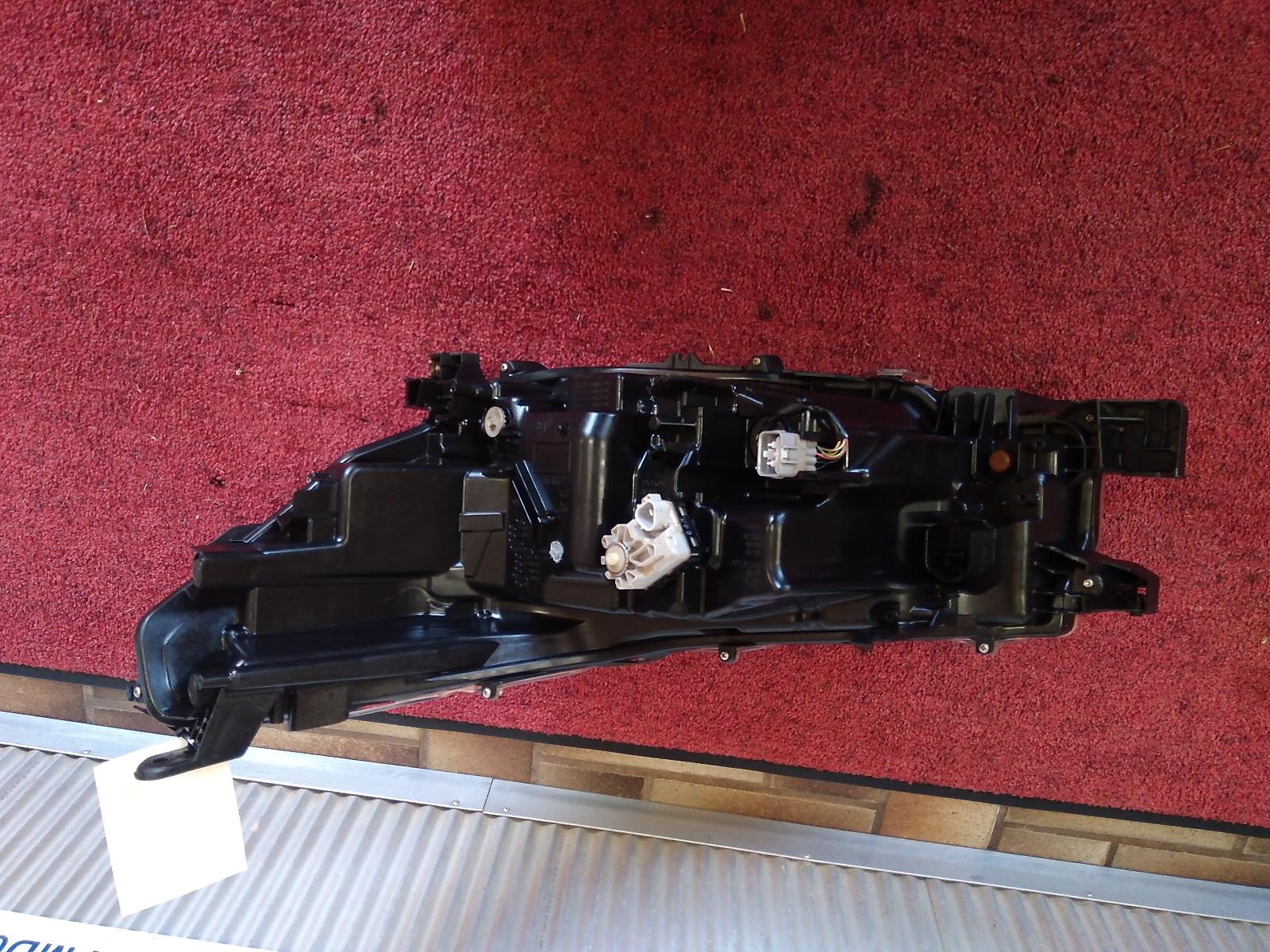 View Auto part Right Headlamp Toyota Hilux 2021