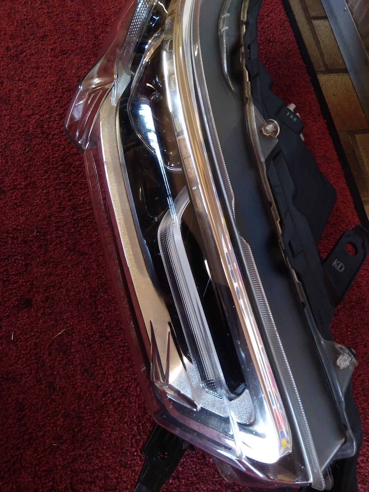 View Auto part Right Headlamp Toyota Hilux 2021