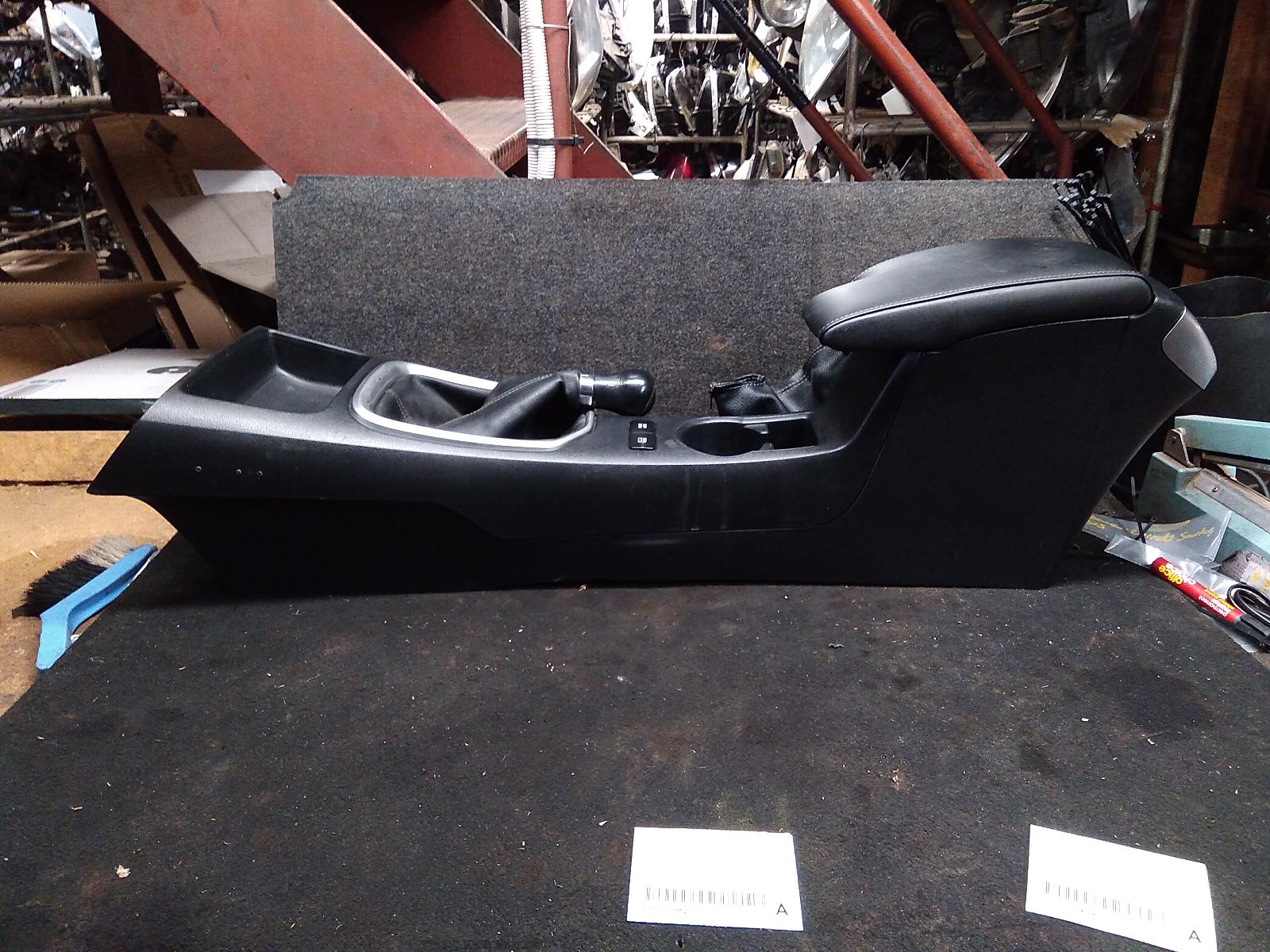 View Auto part Console Toyota Hilux 2021