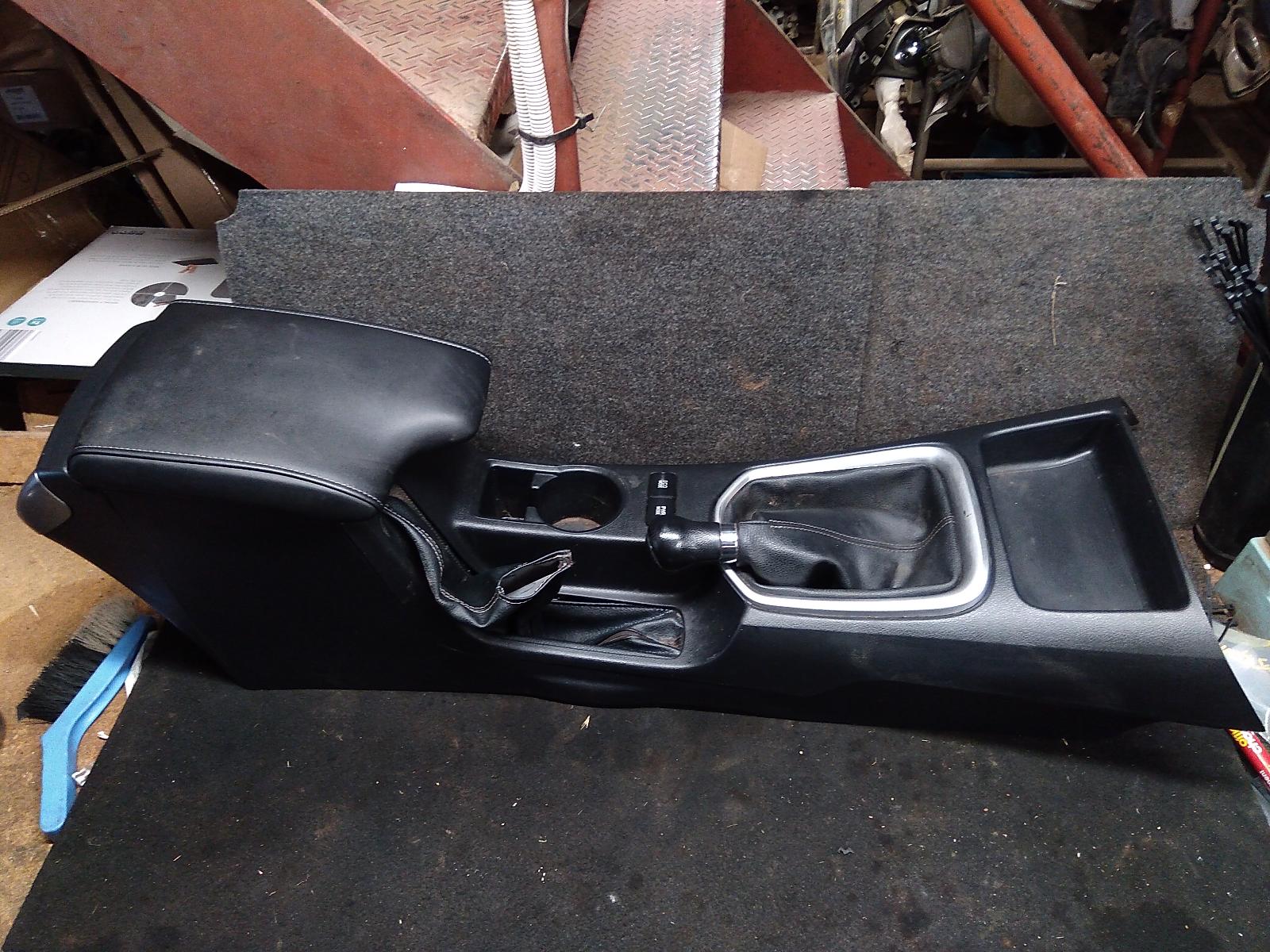 View Auto part Console Toyota Hilux 2021