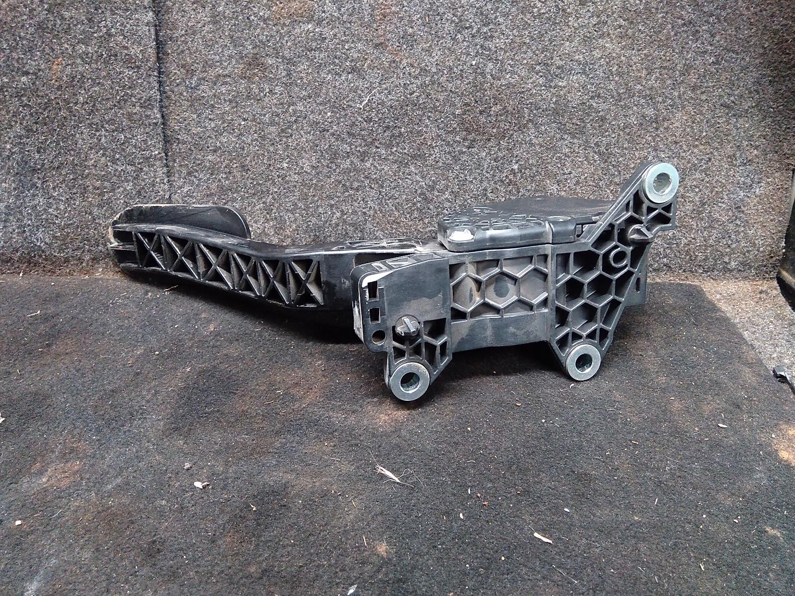 View Auto part Pedal Assembly Toyota Hilux 2021