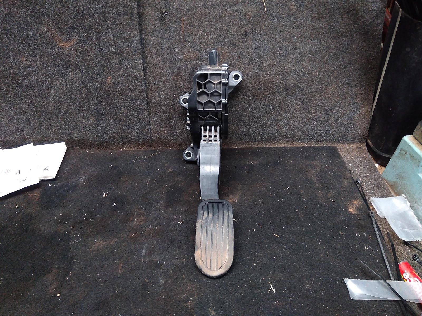 View Auto part Pedal Assembly Toyota Hilux 2021
