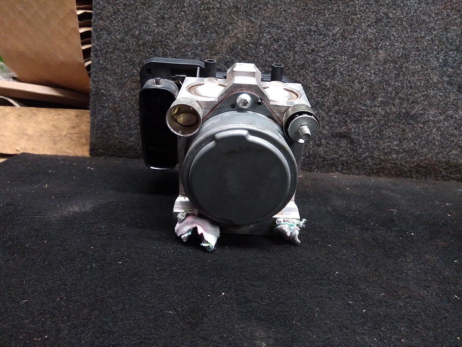 View Auto part Abs Pump/Modulator Toyota Hilux 2012