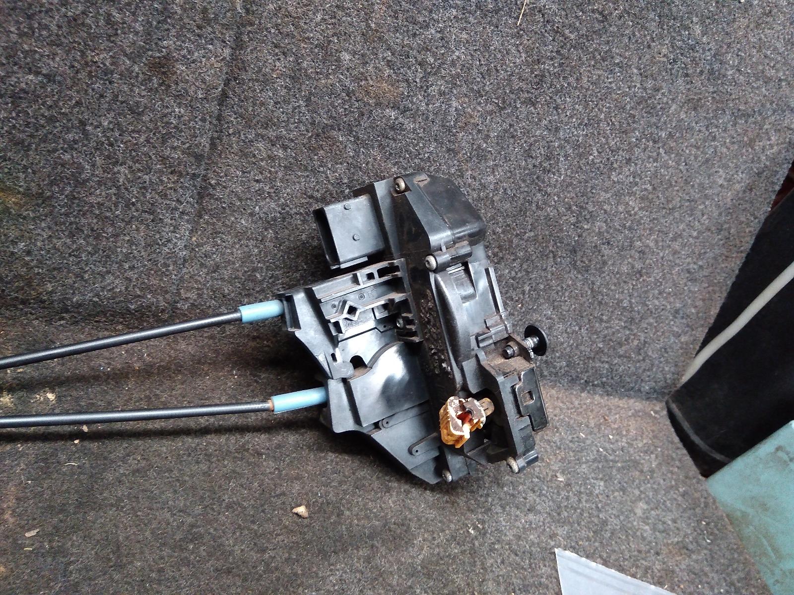 View Auto part Door/Boot/Gate Lock Holden Commodore 2009