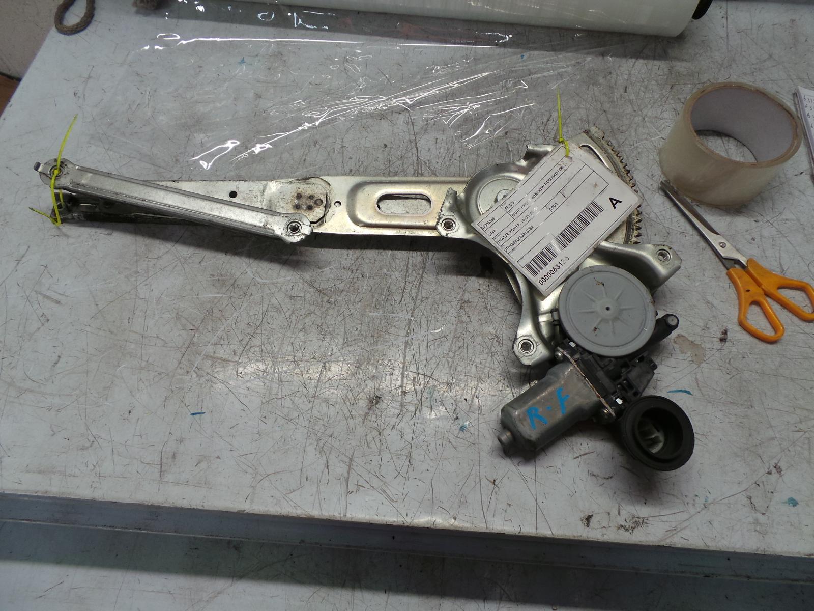 View Auto part Right Front Window Reg/Motor Toyota Prius 2006