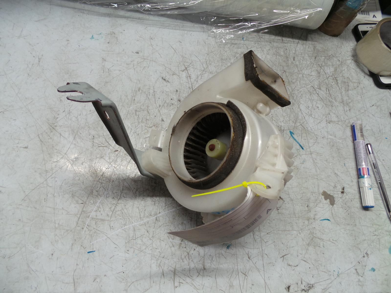 View Auto part Heater Fan Motor Toyota Prius 2006