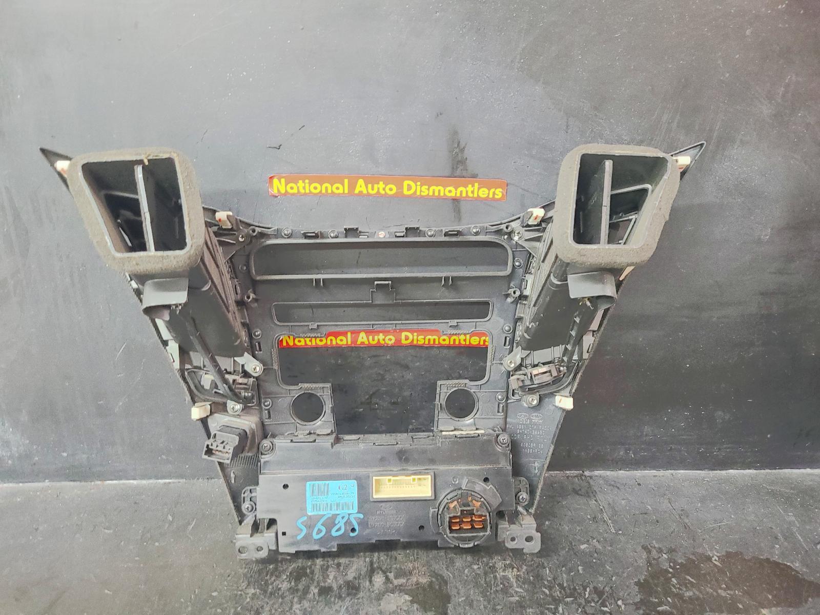 View Auto part Heater/Ac Controls Hyundai I45 2010