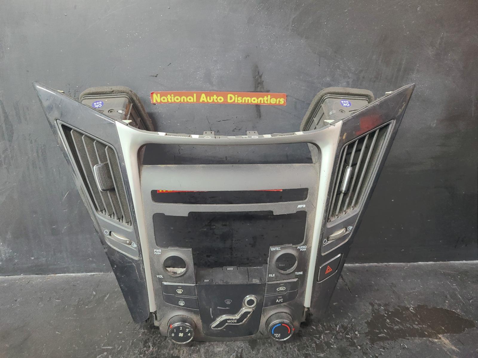 View Auto part Heater/Ac Controls Hyundai I45 2010