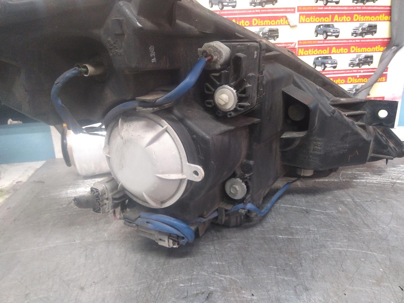 View Auto part Right Headlamp Nissan Murano 2007