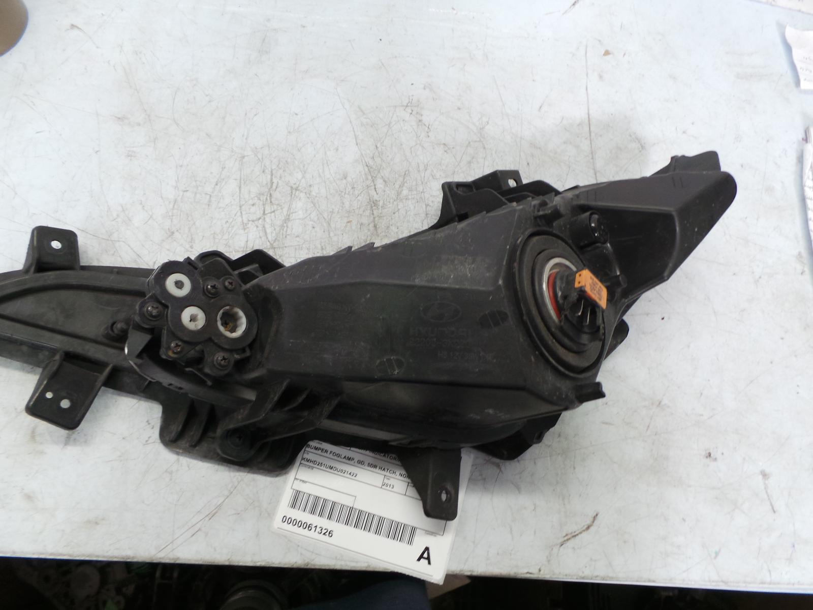 2013 Hyundai I30 Right Indicator/Fog/Side View Auto part Right Indicator/Fog/Side Hyundai I30 2013