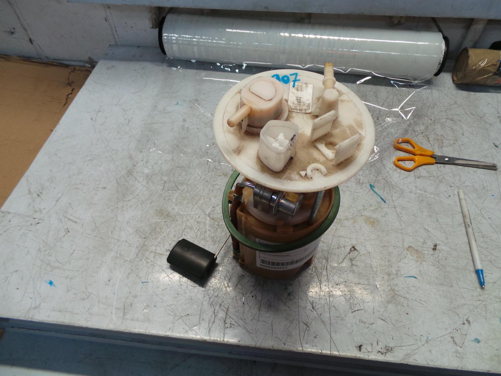 View Auto part Fuel Pump Kia Cerato 2013