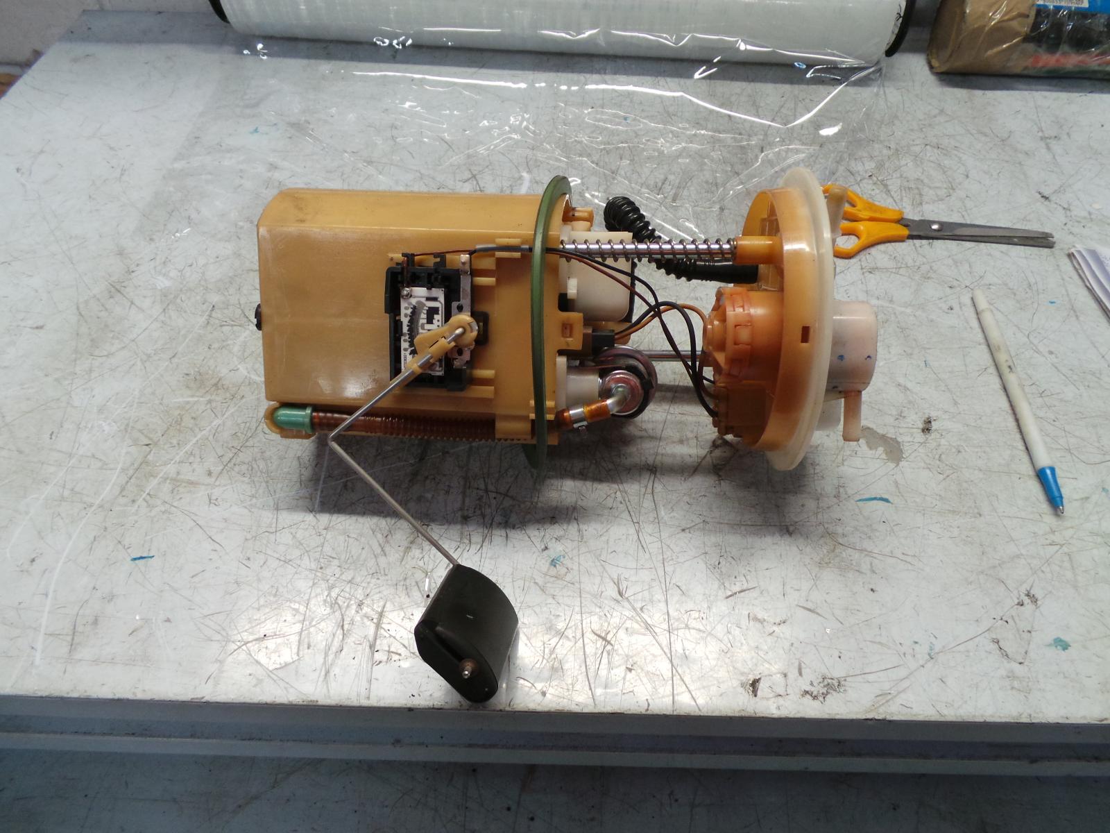 View Auto part Fuel Pump Kia Cerato 2013