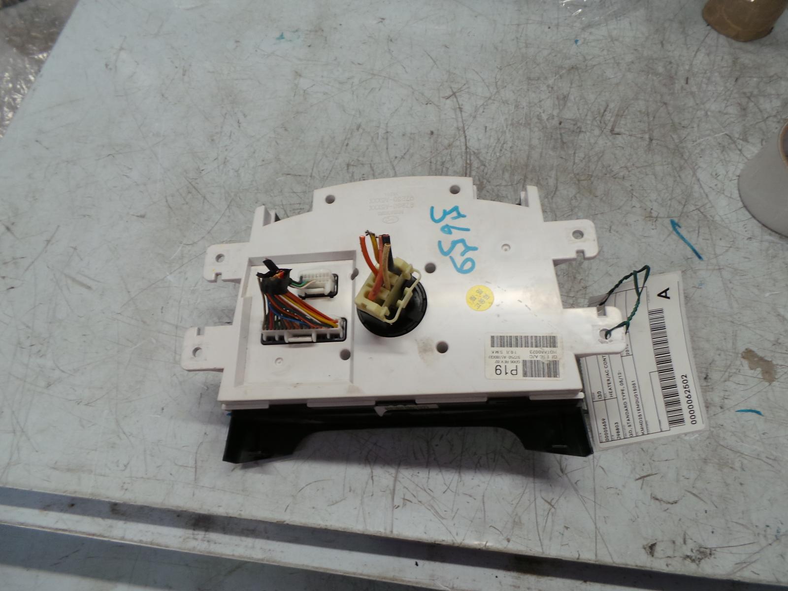 View Auto part Heater/Ac Controls Hyundai I30 2013