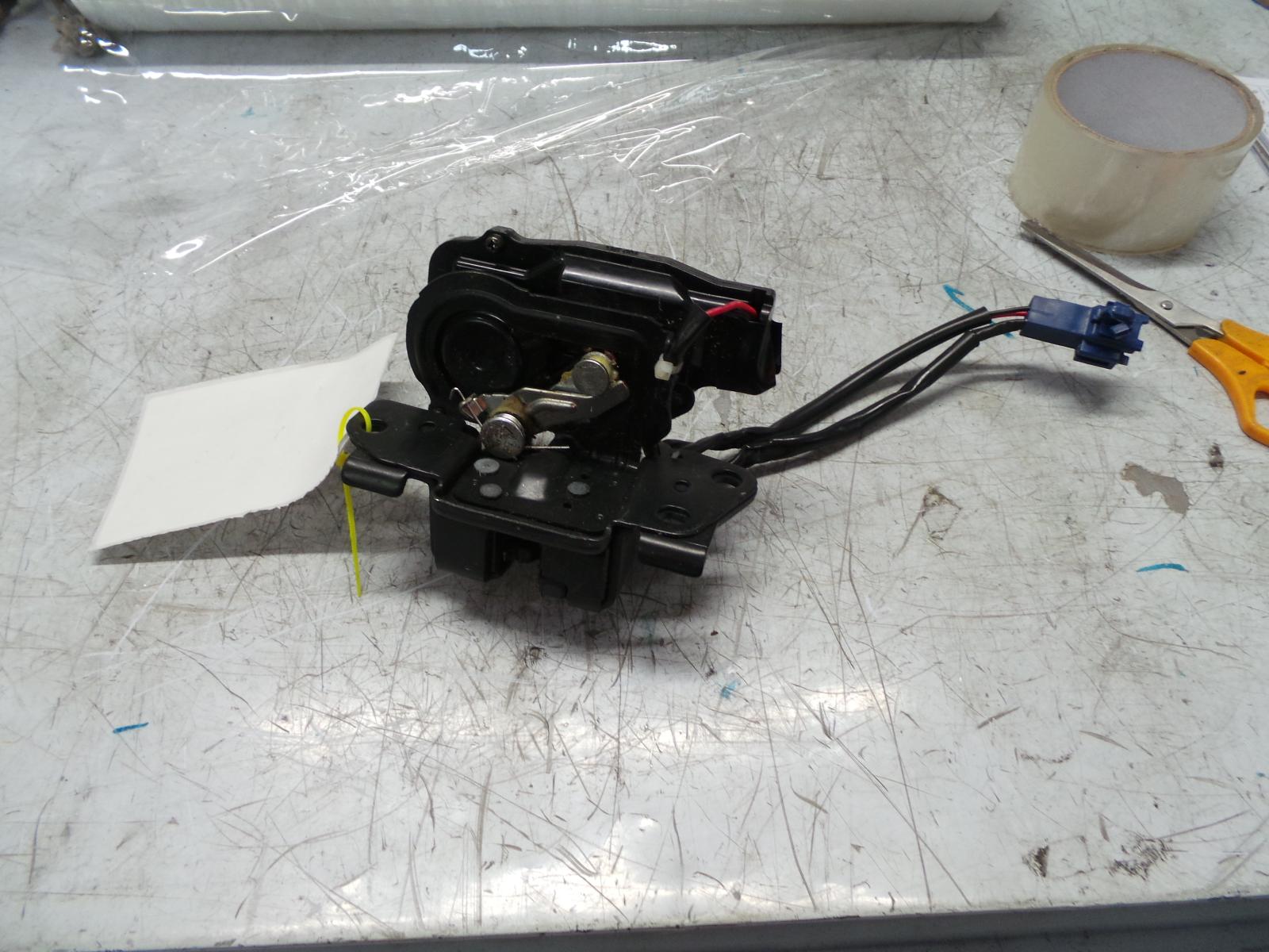 View Auto part Door/Boot/Gate Lock Toyota Prius 2006