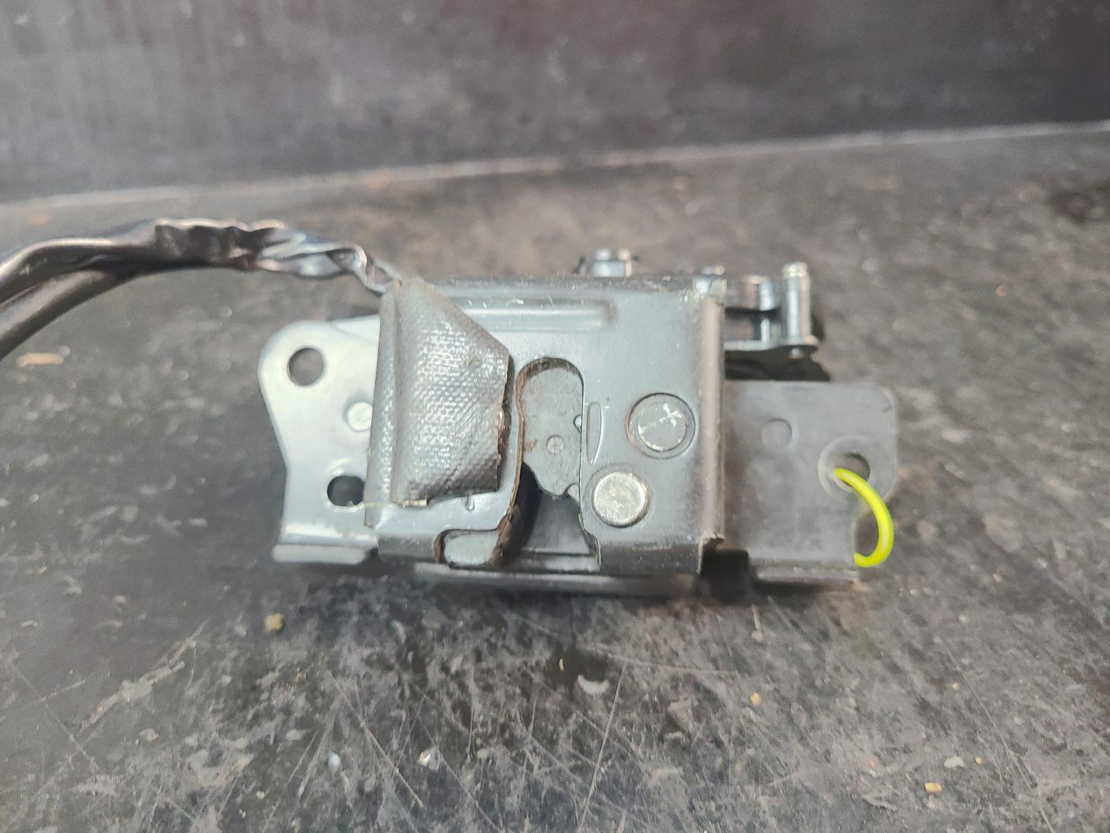 View Auto part Door/Boot/Gate Lock Toyota Prius 2006
