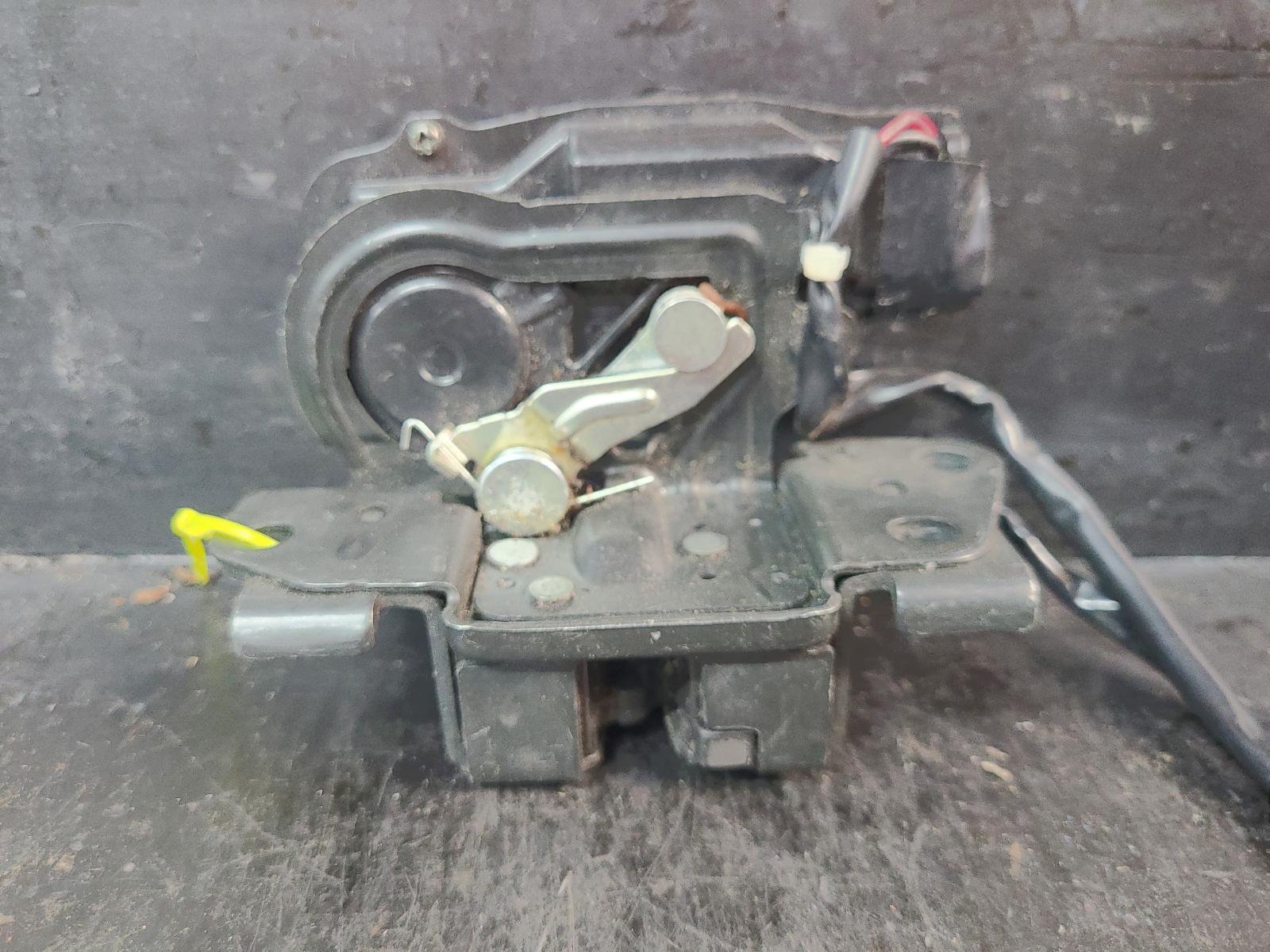 View Auto part Door/Boot/Gate Lock Toyota Prius 2006