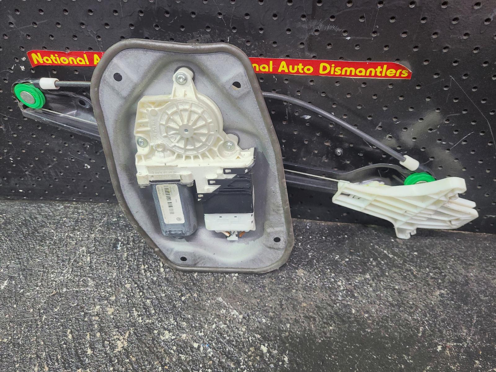 View Auto part Right Rear Wnd Reg/Motor Volkswagen Golf 2005