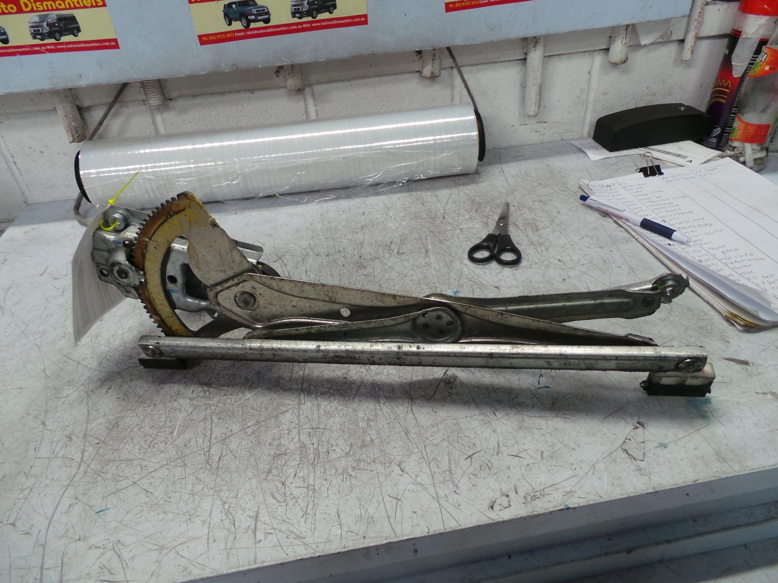 View Auto part Right Front Window Reg/Motor Toyota Hilux 2008