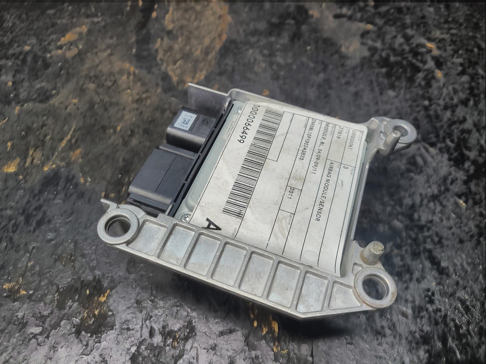 View Auto part Airbag Module/Sensor Mazda 3 2011