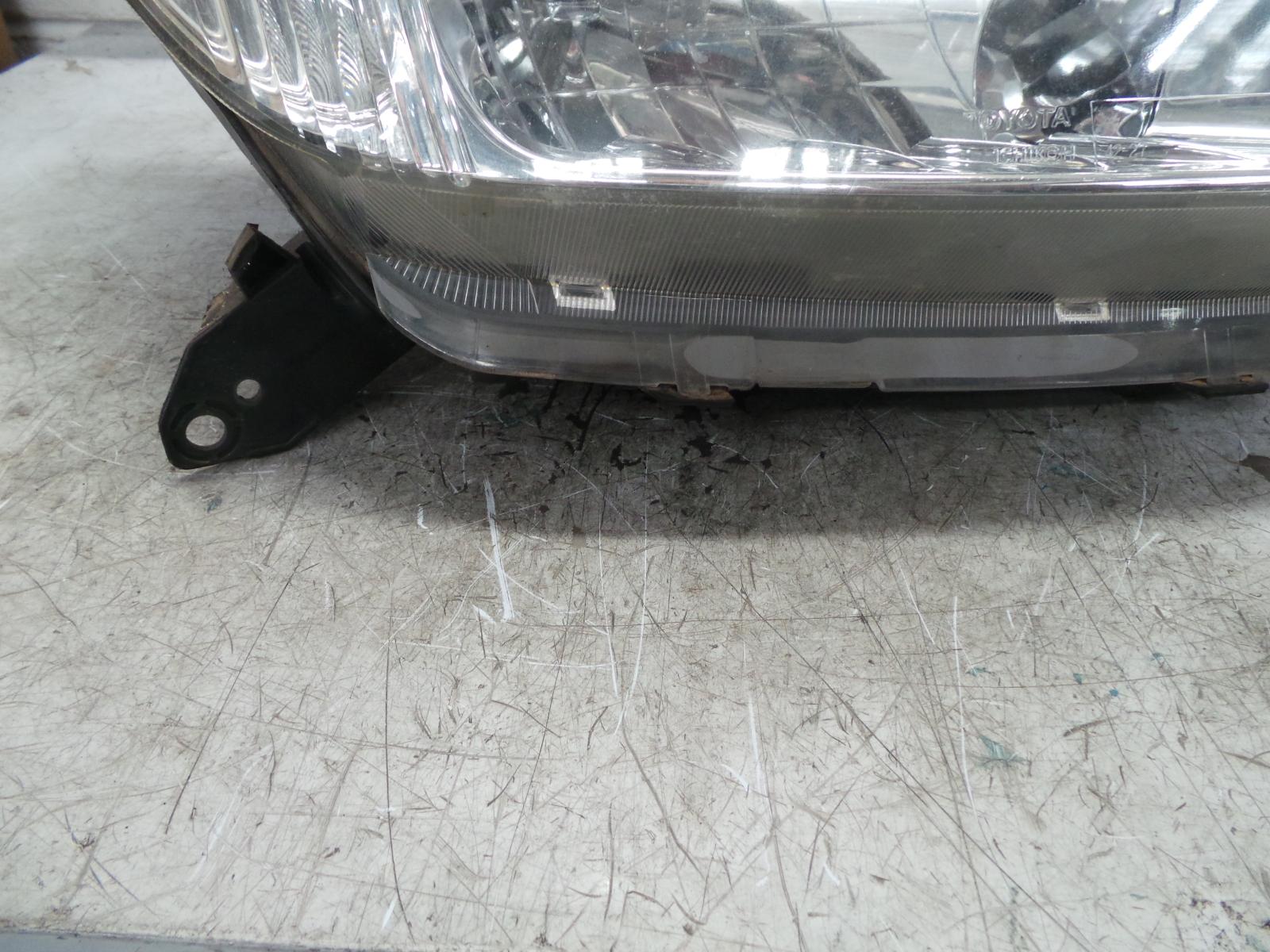 View Auto part Right Headlamp Toyota Rav4 2002