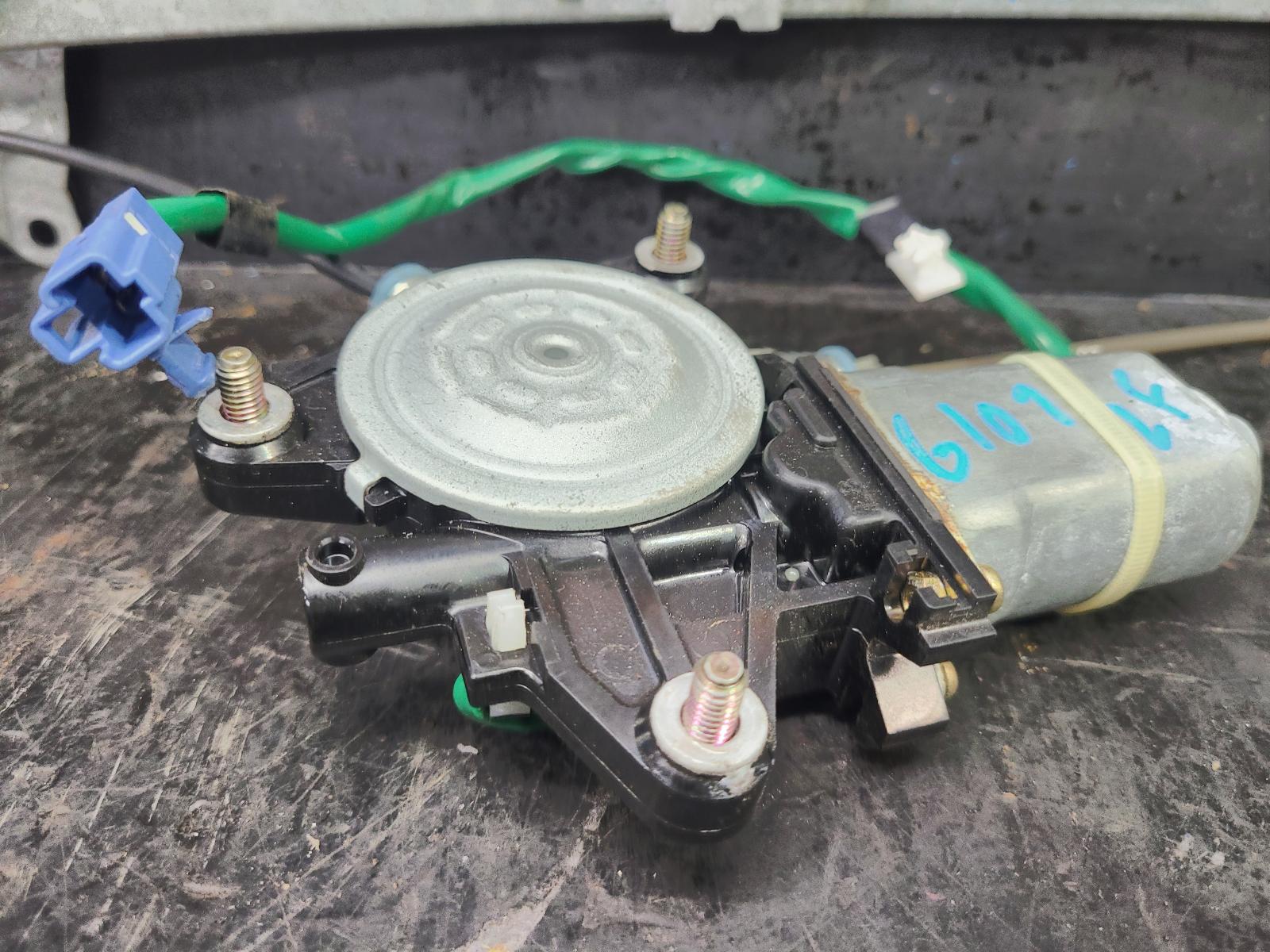 2005 Toyota Avalon Left Front Window Reg/Motor View Auto part Left Front Window Reg/Motor Toyota Avalon 2005
