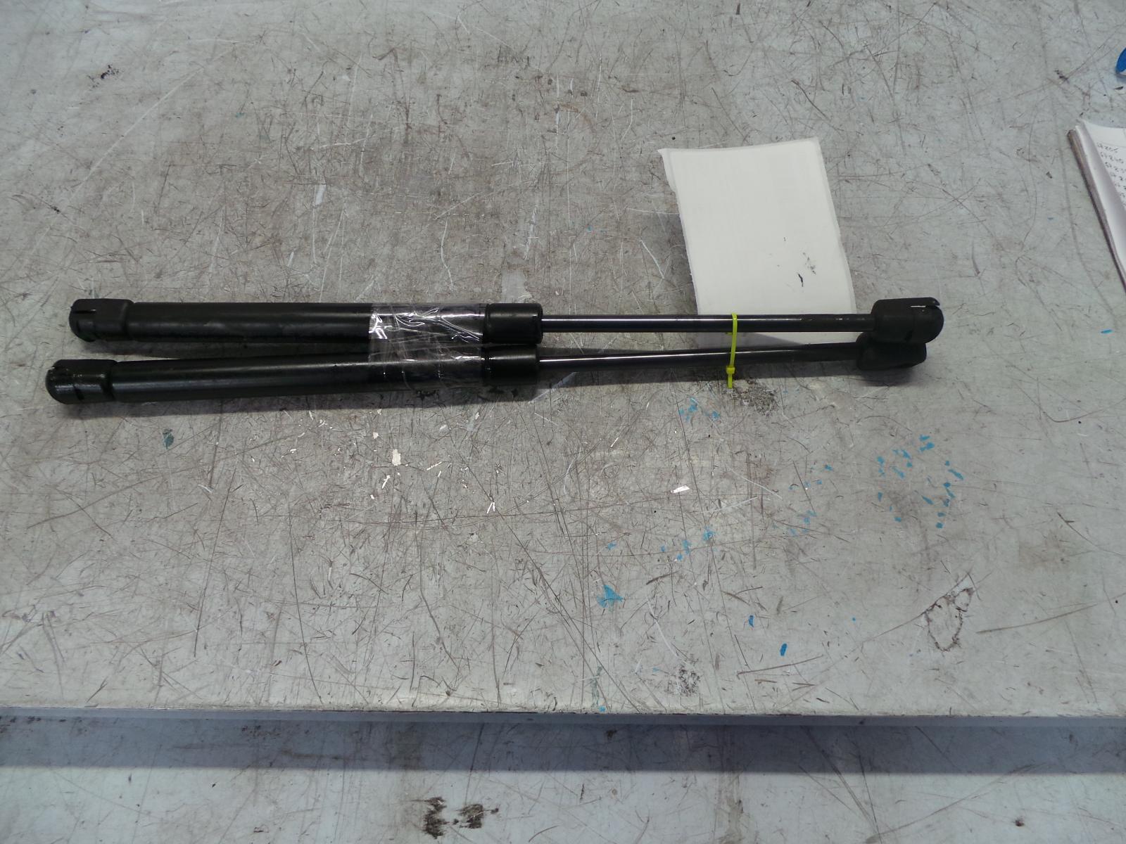 2005 Toyota Avalon Bonnet Hinge/Strut View Auto part Bonnet Hinge/Strut Toyota Avalon 2005