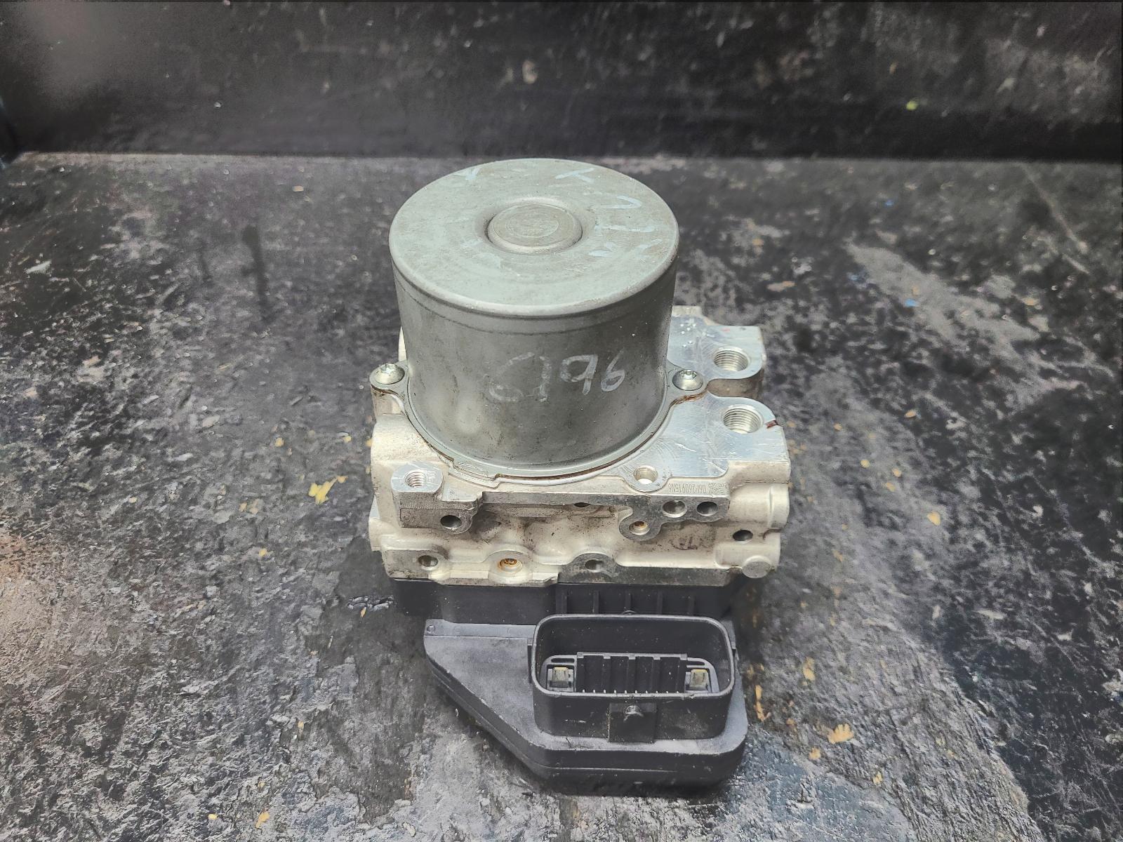2012 Toyota Kluger Abs Pump/Modulator View Auto part Abs Pump/Modulator Toyota Kluger 2012