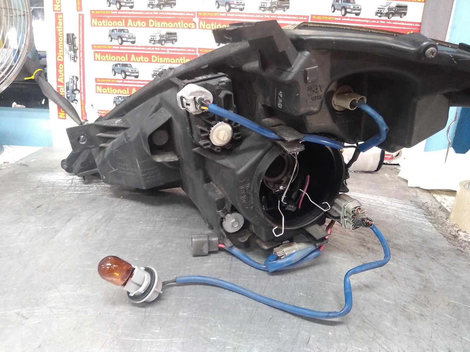 View Auto part Right Headlamp Nissan Murano 2007