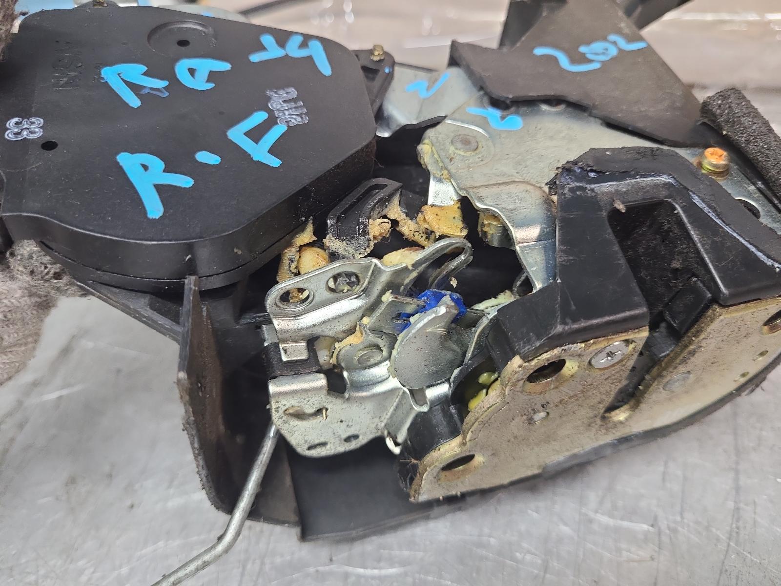 View Auto part Door/Boot/Gate Lock Toyota Rav4 2002