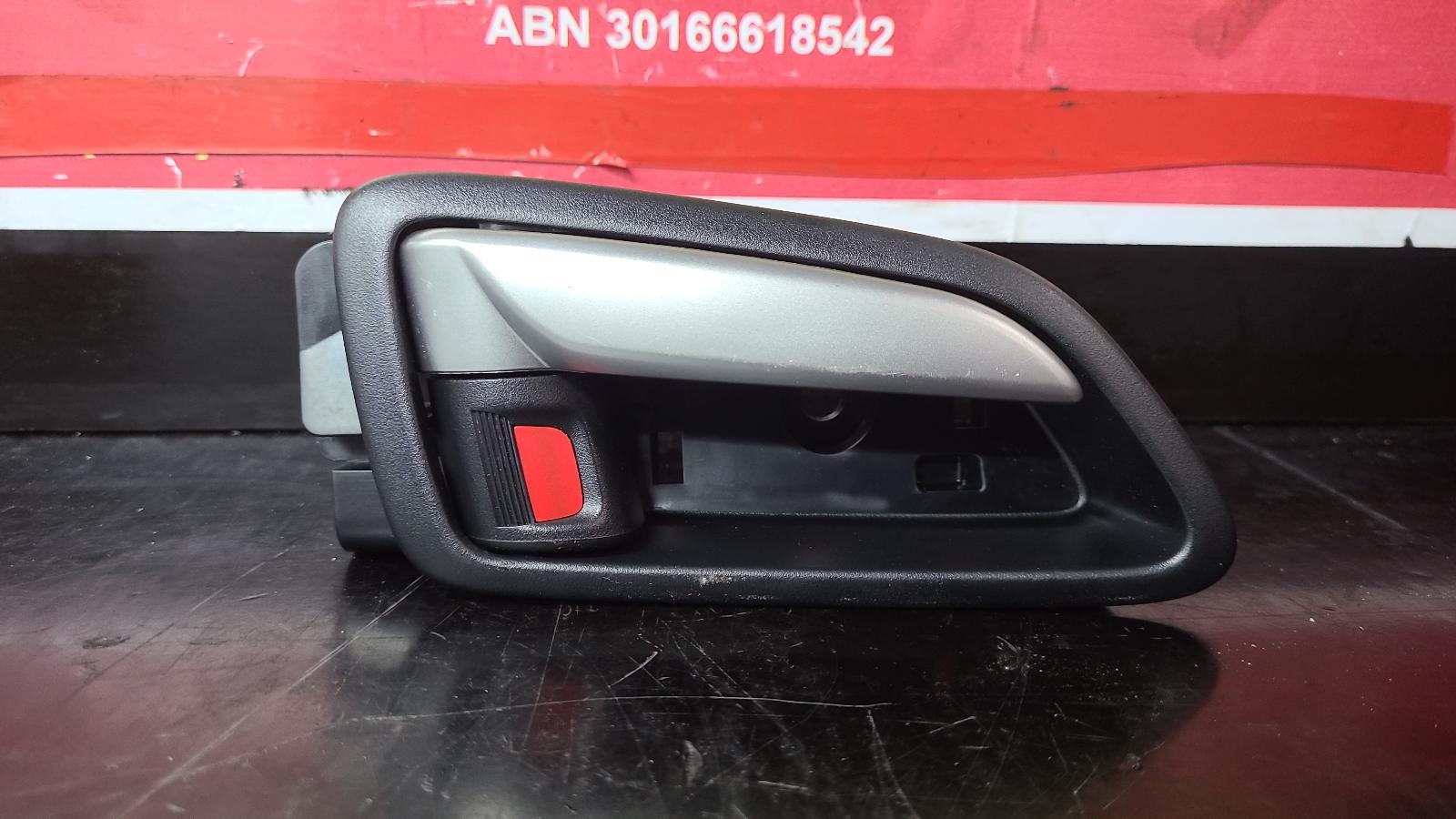View Auto part Door Handle Mazda 2 2019