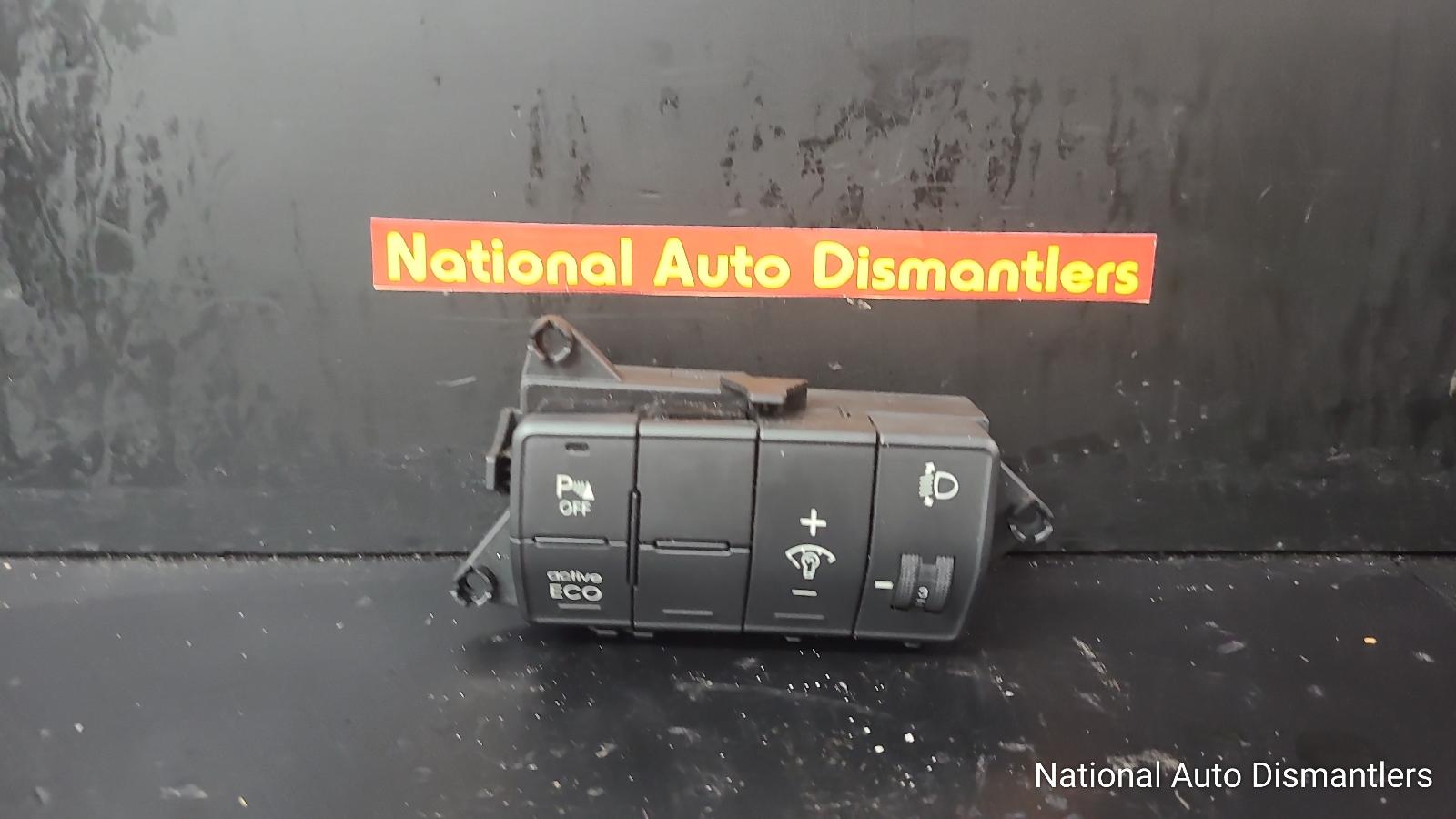 View Auto part Misc Switch/Relay Hyundai I30 2015