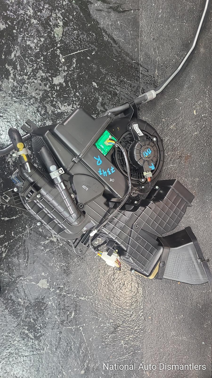 View Auto part Heater Core/Box Kia Carnival/grand Carnival 2015
