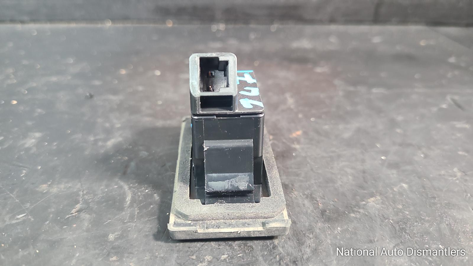 View Auto part Door/Boot/Gate Lock Kia Carnival/grand Carnival 2015